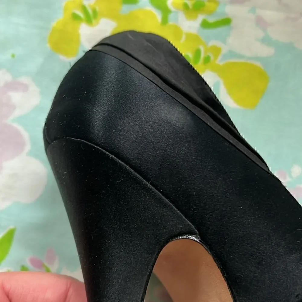 Badgley Mischka Satin Heels - Rhinestone Accent - 10